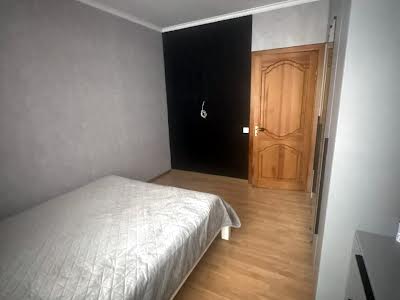 квартира за адресою П'ятницька вул., 94