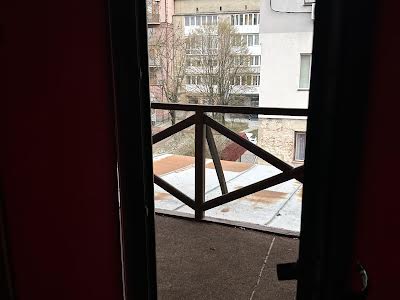комерційна за адресою Чорновола вул., 20а