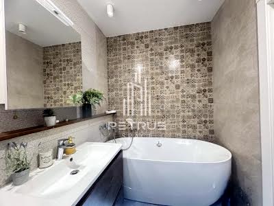 квартира за адресою Софії Русової вул., 3