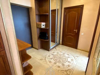 квартира за адресою Дніпровська набережна вул., 14