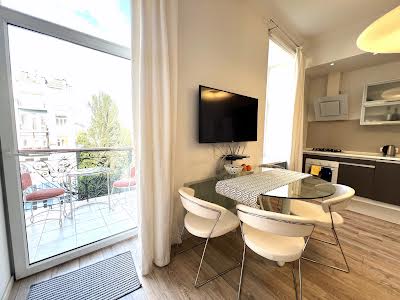 квартира за адресою Шота Руставелі вул., 38