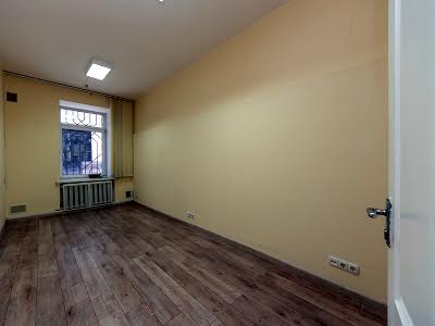 комерційна за адресою Круглоуніверситетська вул., 4