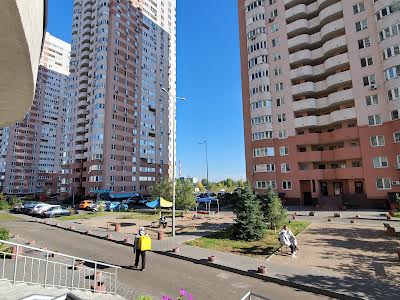 квартира по адресу Соломии Крушельницкой ул., 13