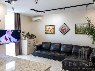 квартира за адресою Регенераторна вул., 4