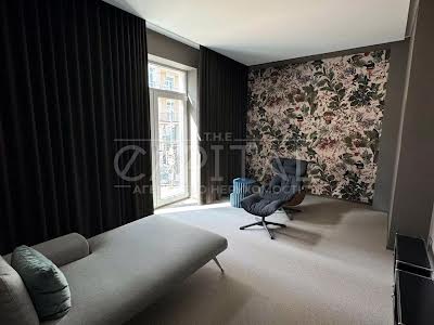 комерційна за адресою Новоселицька вул., 7
