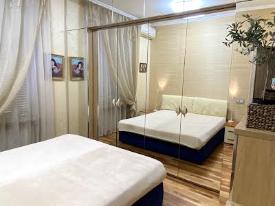 квартира за адресою Богдана Хмельницького вул., 35