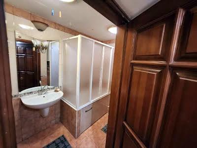 квартира за адресою Торгова вул., 1