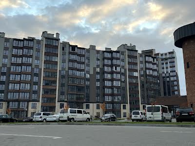 квартира за адресою Домбровського вул., 3