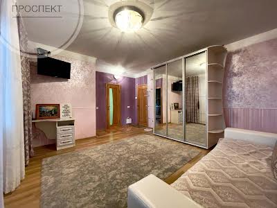 квартира за адресою Воскресенська, 13б