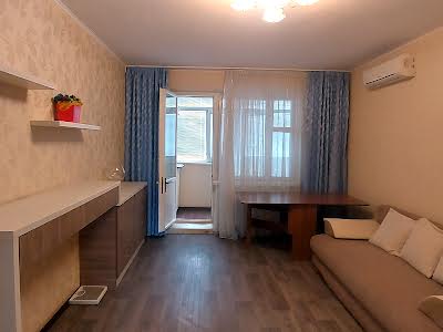 квартира за адресою 12-та Поздовжня вул., 3
