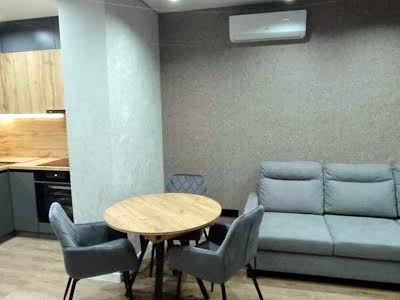 квартира за адресою Ревуцького вул., 40Б