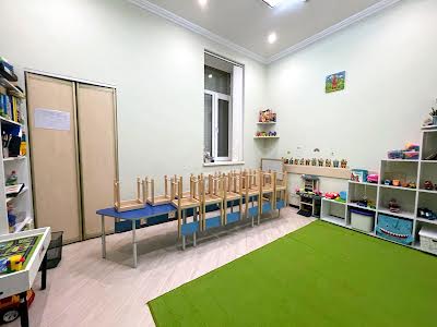 комерційна за адресою Варненська вул., 19