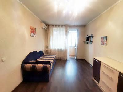 квартира за адресою Демократична вул., 62