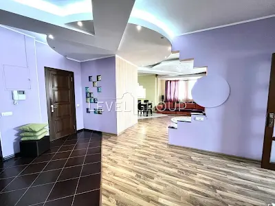 квартира за адресою Анни Ахматової вул., 13-Г