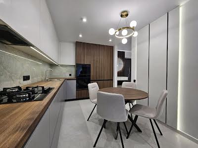 квартира за адресою Вербицького вул., 7