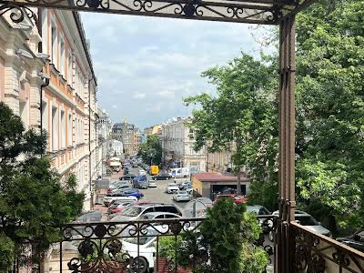 комерційна за адресою Ігорівська вул., 1/8