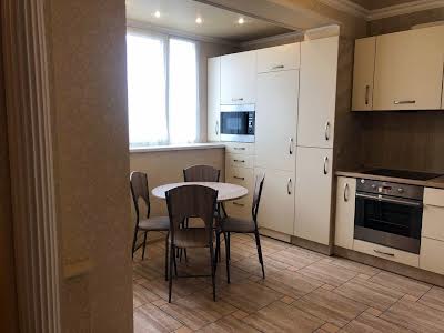 квартира за адресою Автозаводська вул., 15а