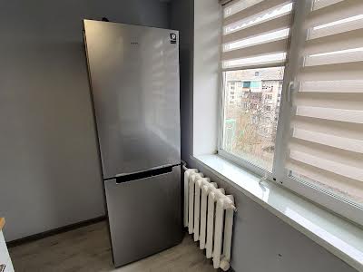 квартира по адресу Строителей ул., 17