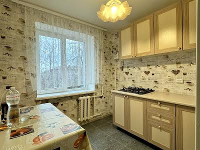 квартира за адресою Космонавтів вул., 56Б