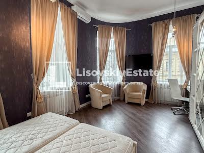 квартира по адресу Андреевский спуск, 3