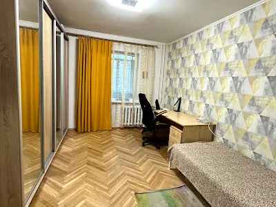 квартира по адресу Героев Днепра ул., 19