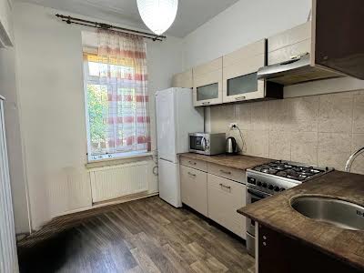 квартира за адресою Підзамче вул., 15