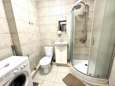 квартира за адресою Українська вул., 83б