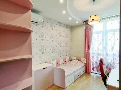квартира за адресою Регенераторна вул., 4
