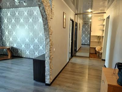 квартира по адресу Нижнеднепровская ул., 4