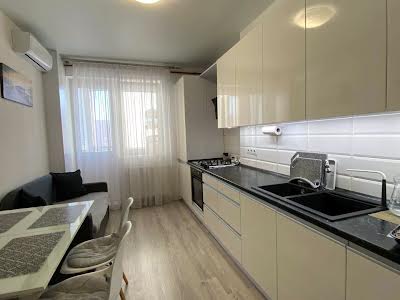 квартира за адресою Катерини Білокур, 1а