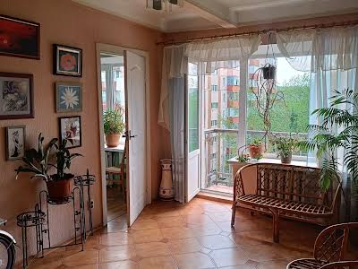 квартира за адресою Михайла Стельмаха вул., 6