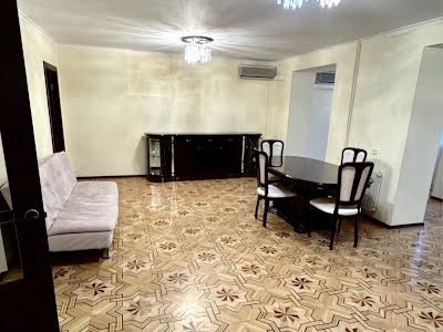 квартира за адресою Базарна вул., 2б