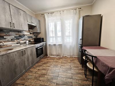 квартира по адресу Софии Русовой ул., 5-Б