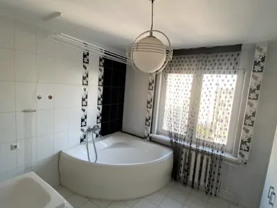 квартира за адресою Анни Ахматової вул., 28