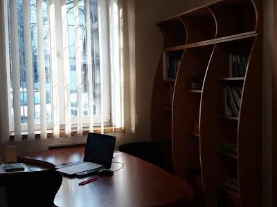 коммерческая по адресу Воссоединения Украины ул., 23а