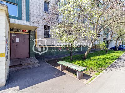 квартира за адресою Братиславська вул., 13