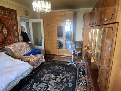 квартира за адресою Автозаводська вул., 77