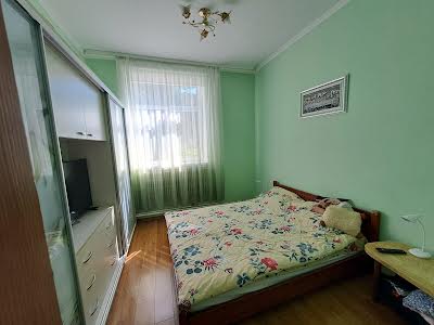 квартира за адресою Довженка вул., 13