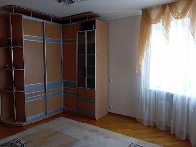 квартира за адресою Анни Ахматової вул., 45