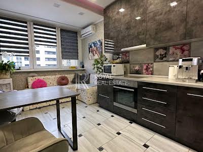 квартира за адресою Драгоманова вул., 2