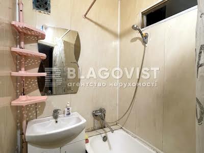 квартира за адресою Будівельників вул., 8