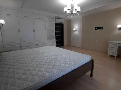 квартира за адресою Майдан Незалежності, 1б