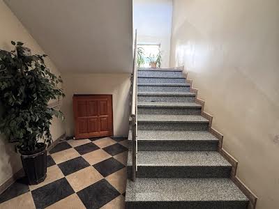 комерційна за адресою Київська, 80