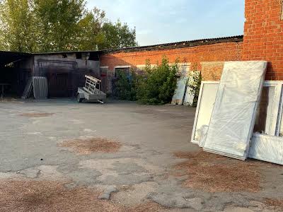 комерційна за адресою Соборності вул., 142