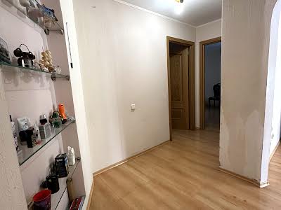 квартира за адресою Дружби вул., 8
