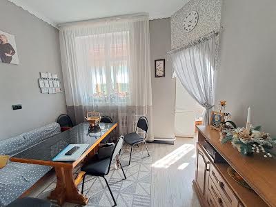 квартира за адресою Довженка вул., 13