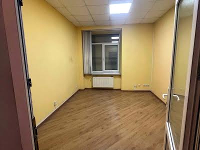 комерційна за адресою Івана Франка вул., 7
