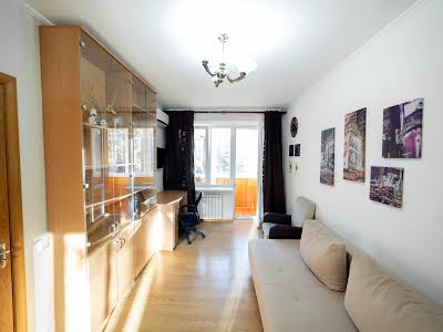 квартира за адресою Білоруська вул., 36