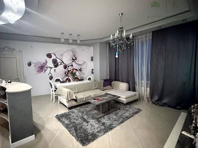 квартира по адресу Литературная ул., 1а