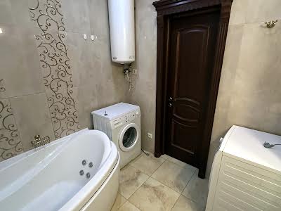 квартира за адресою Ахматова, 30